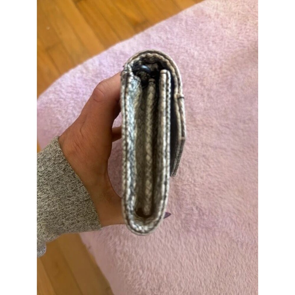 Guess Wallet - Picture 3 of 7